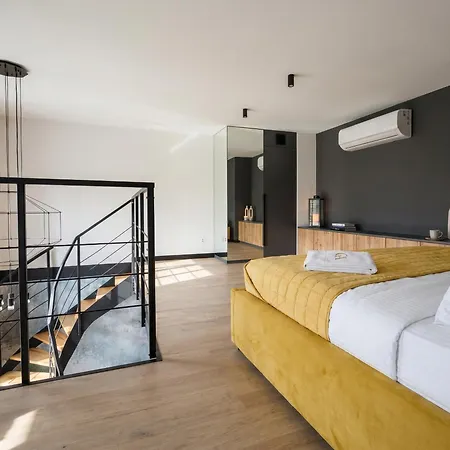Golden - Stylish Loft - Great Location &jana Pawla33 *