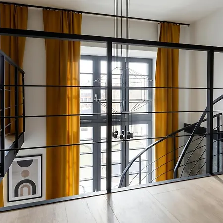 Golden - Stylish Loft - Great Location &jana Pawla33