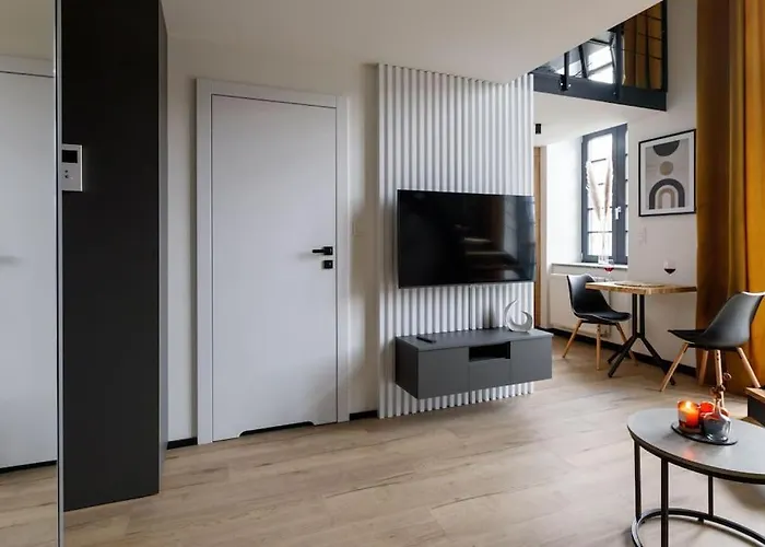 Golden - Stylish Loft - Great Location &jana Pawla33